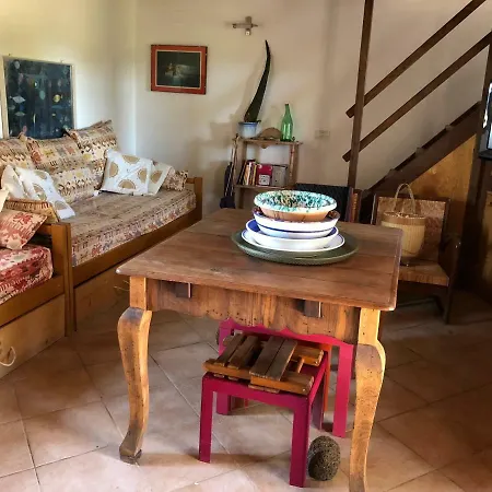 Bnbook La Casetta Delle Conchiglie Устика